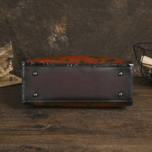 New Womens Shoulder Bag In Top-Grain Cowhide With A Versatile Embossed Pattern